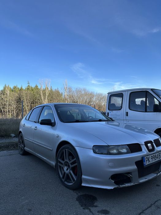 Seat Leon на части или цял