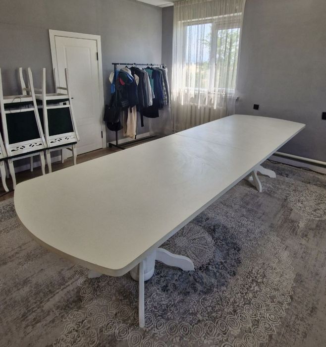 Стол для гостинной