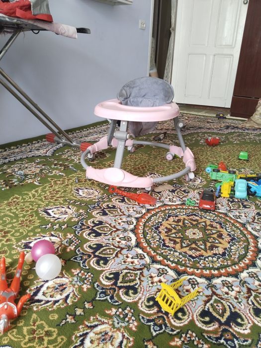 Ходунок очень прочный в отличном состоянии