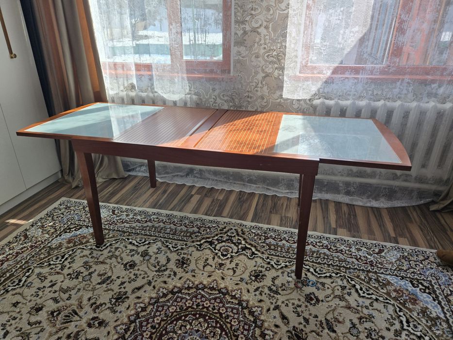 Стол в хорошем состоянии