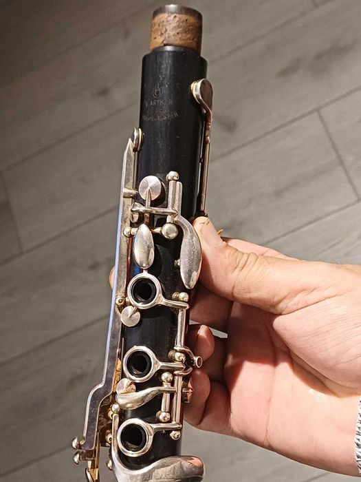 Vand clarinete pentru piese