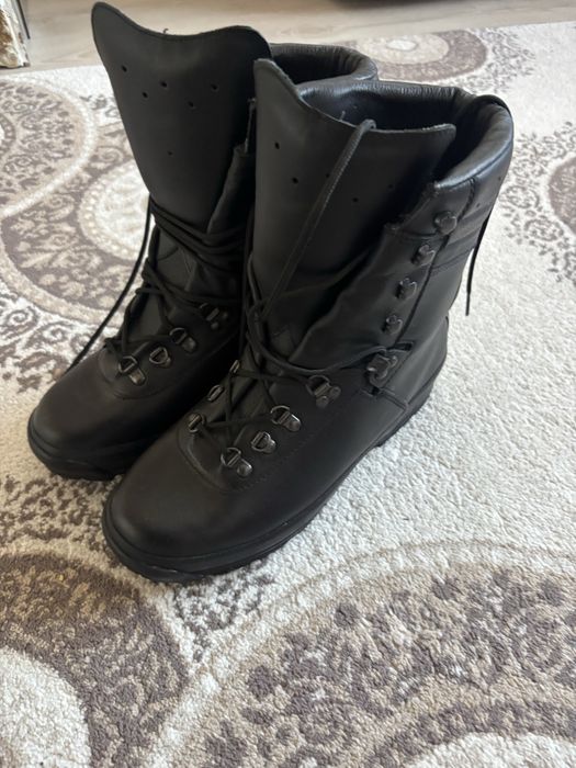 Bocanci militari polonezi Nr 42