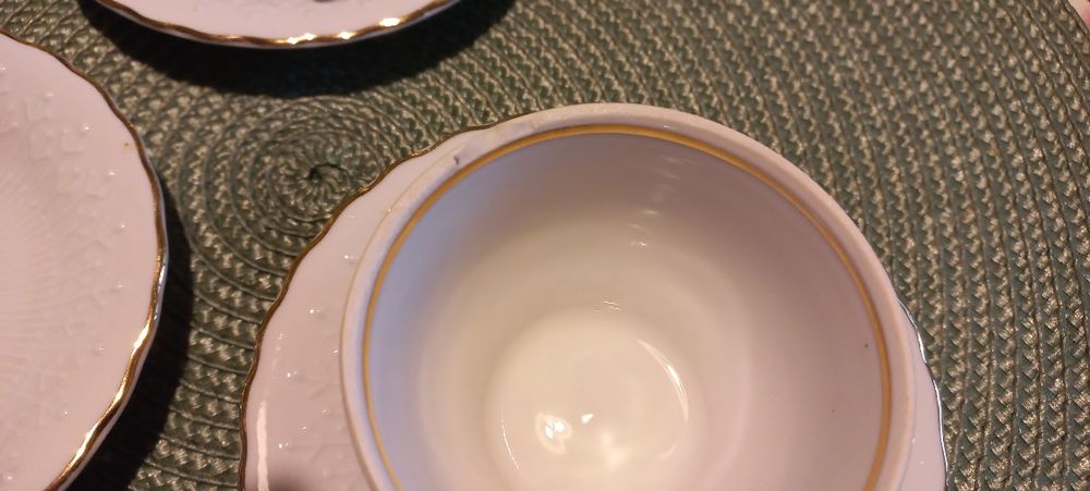 Непълен български порцеланов сервиз