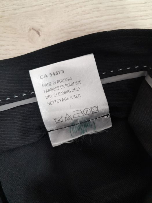 Vând costum negru Seroussi, mărimea 52