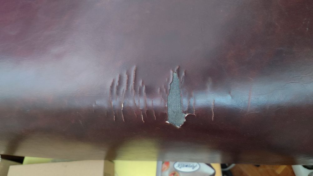 Кожен диван с 4 възглавници