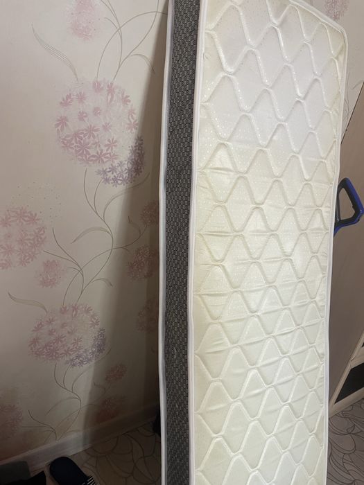 Матрас б/у в хорошем состоянии