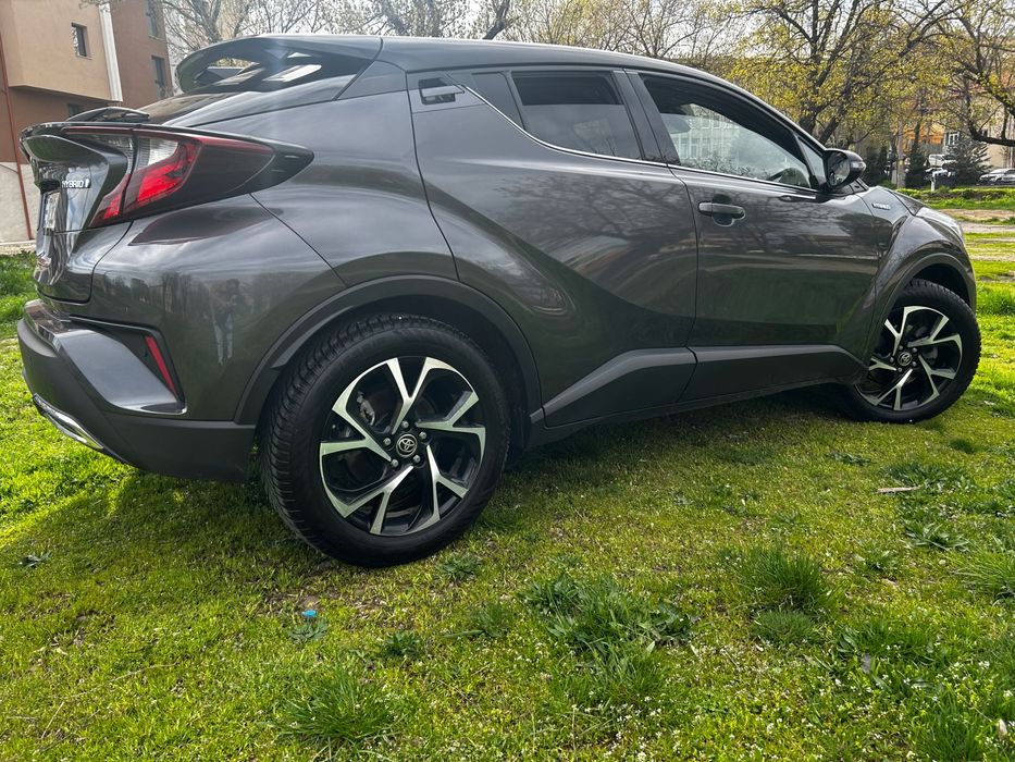 Toyota C-HR 2.0 Hybrid Гаранция 150кс