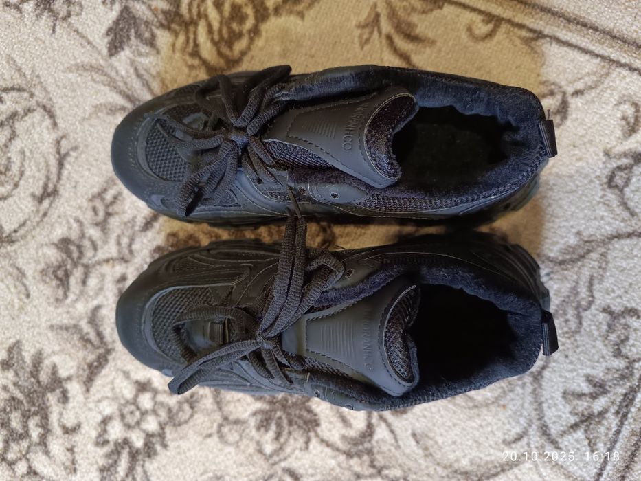 демисезонные кроссовки