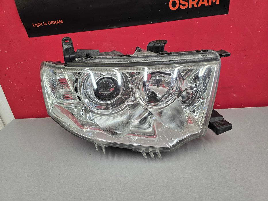 Оригинален фар Mitsubishi L200