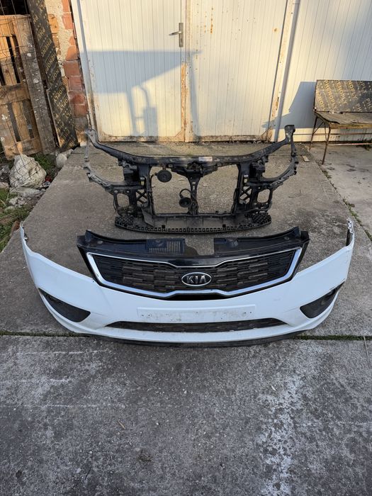 Предна броня и очиларка/маска Kia Ceed