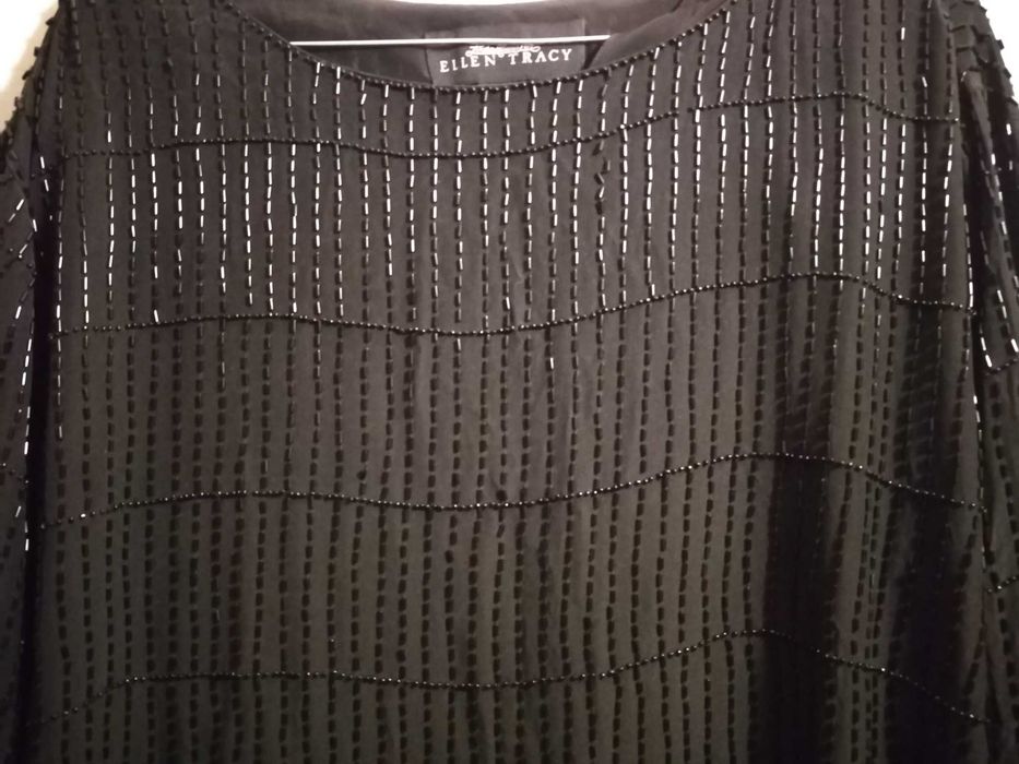 Bluza neagra cu margele aplicate