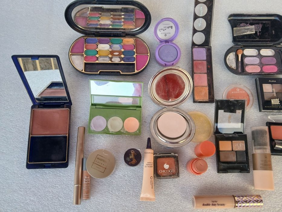 Лот: декоративна козметика