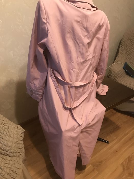 Плащ 52 р. Турция. 100 000 сум.