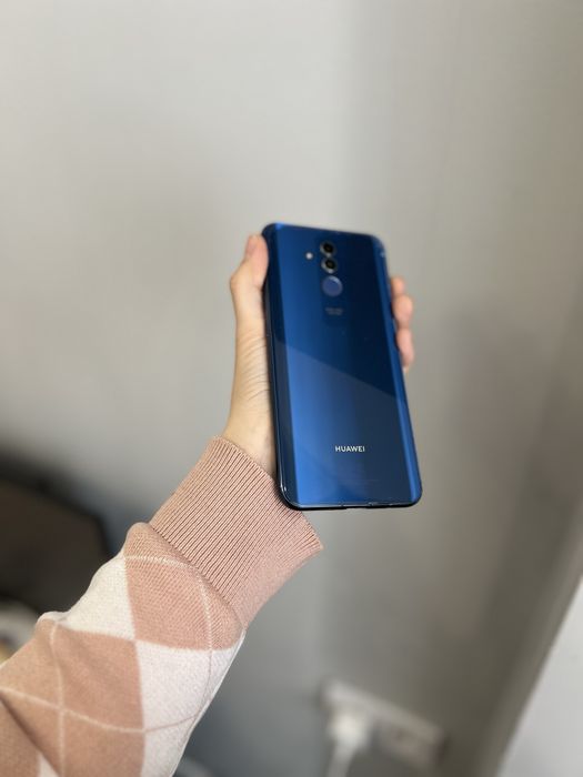 Телефон Huawei.