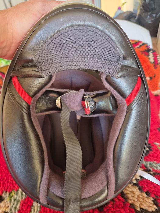 Каска Продавам каска  Shoei GT-Air.. ползвана в добро състояние .
Размер L.
200 евро ако някой се интересува да пише .