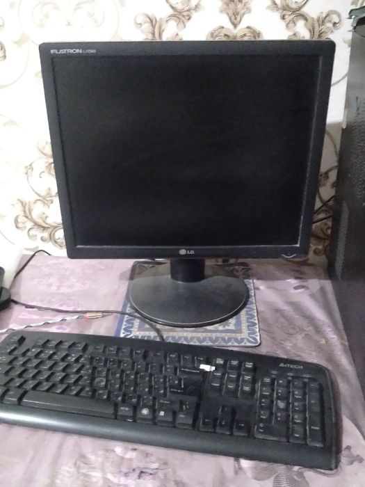 Kompyuter sotiladi holati yaxshi narxini kelishamiz