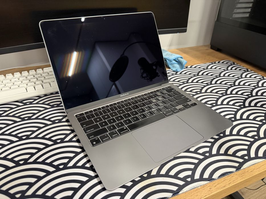 Продам Macbook Air M1