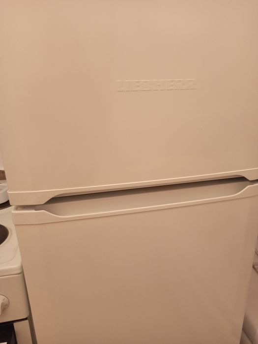 Продавам хладилник Liebherr