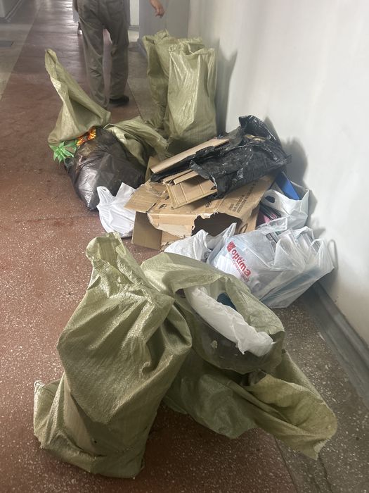 На топку кому надо самовывоз. Очень много бумаг есть. Срочно.