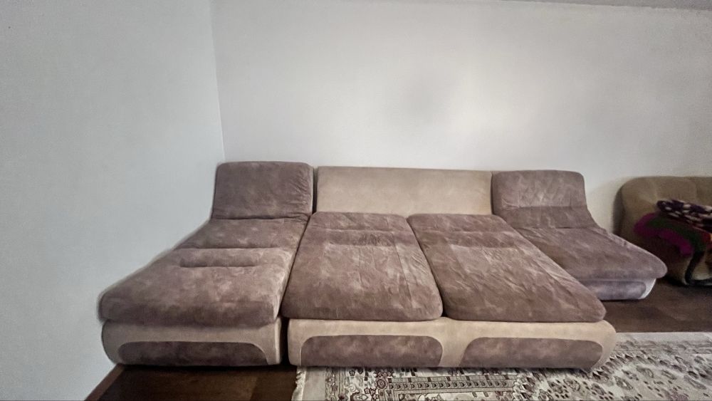 Диван и стулья в хороше качестве