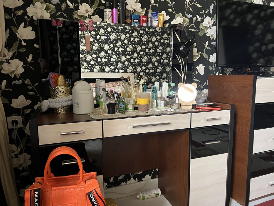 Спальный комплект. Кровать, шифонер, трюмо ва честер