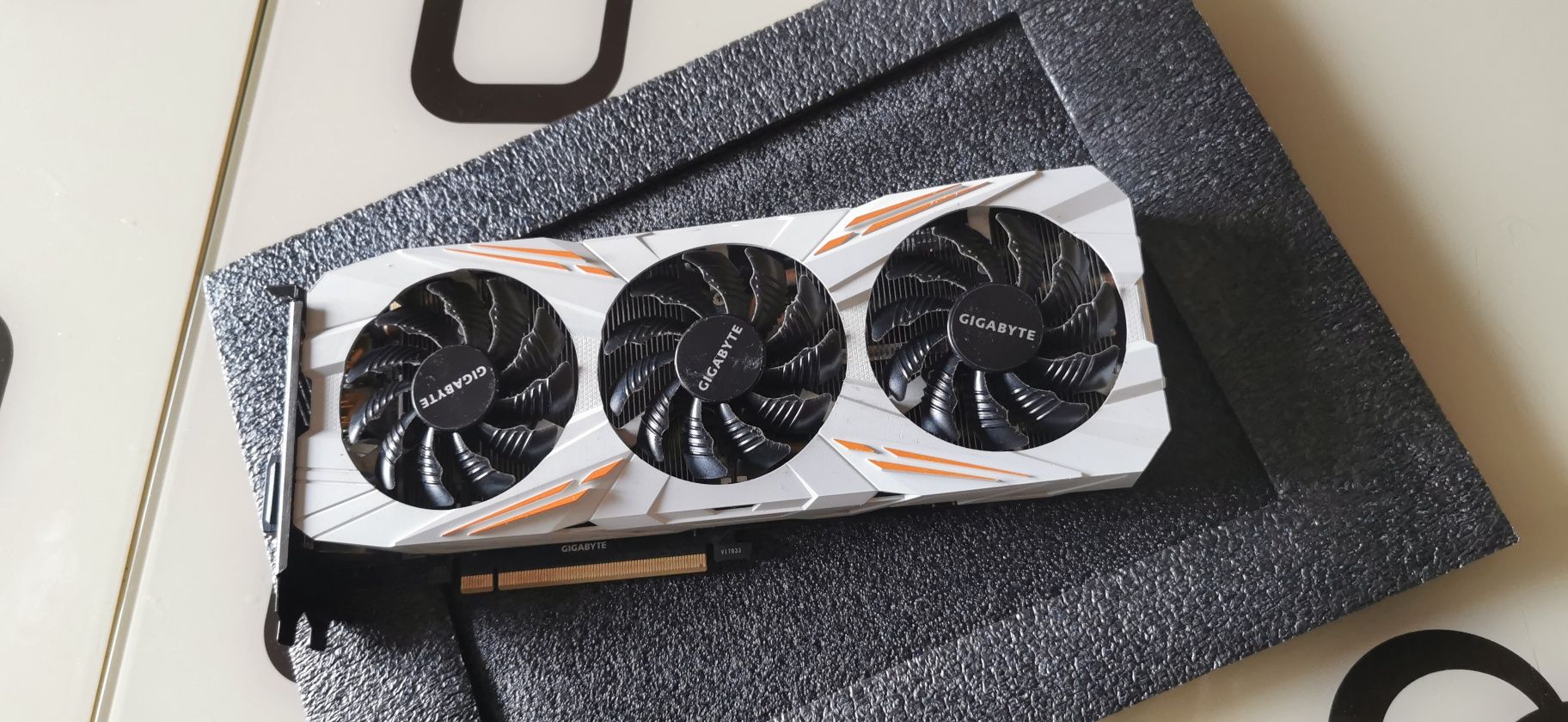 GeForce GTX 1080Ti OC 11GB GIGABYTE - PCパーツ