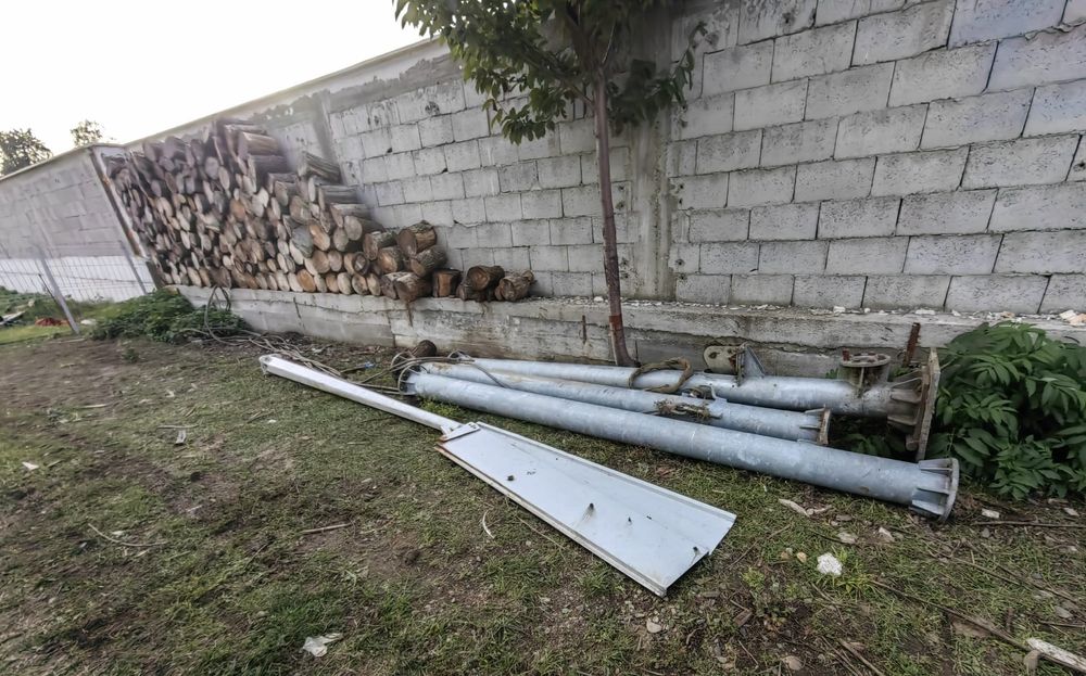 Eoliana 5kw, stâlp, regulator ( baterii opțional?)