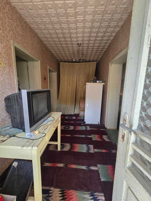 Продава се имот в с. Староселци, обл. Плевен 1 декар двор, две къщи, лятна кухня и селскостопански постройки