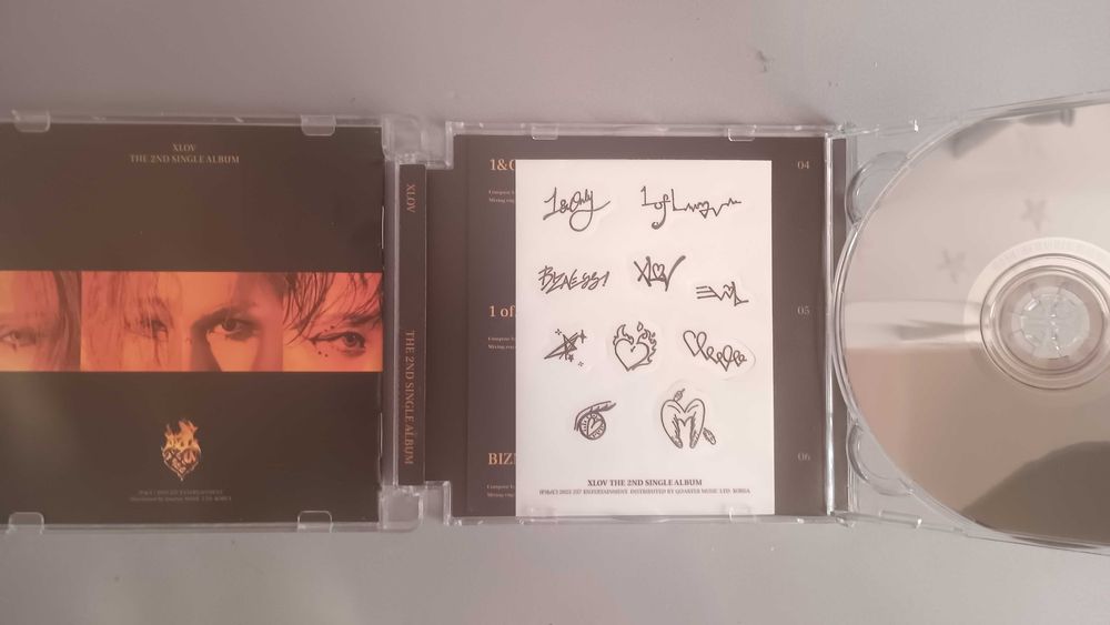 Kpop album XLOV албум- I ONE