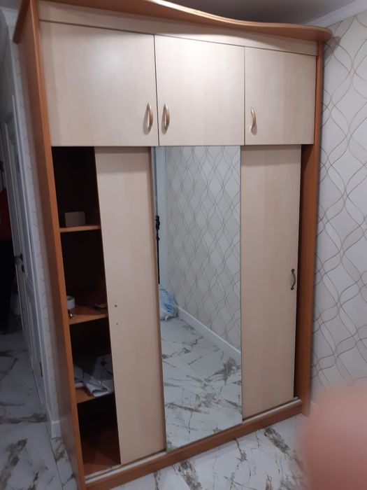 Продам большой шкаф