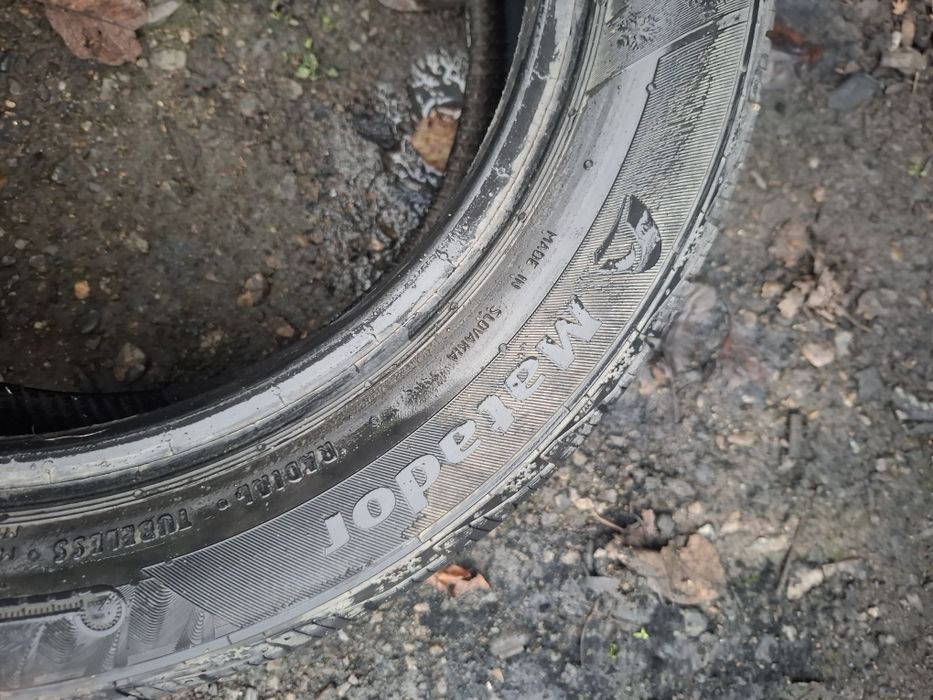 Vand 1  sau 2 anvelope  185 55 15 bune  de iarna