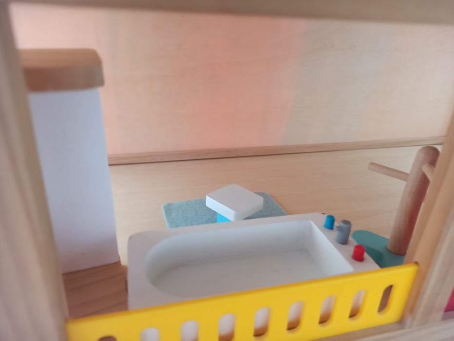 Căsuța păpuși din lemn mobilata