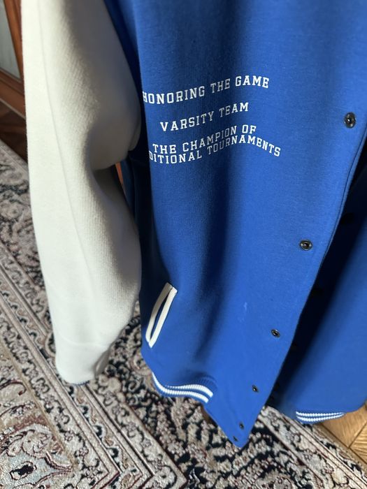 Продам бомбер новый