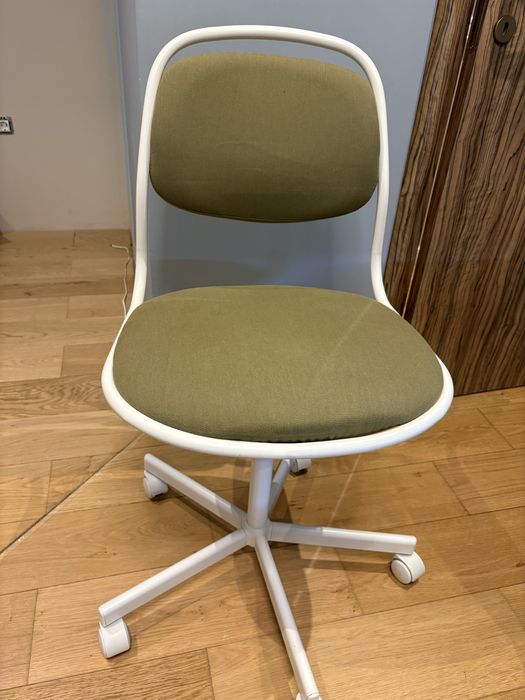 Въртящ се стол Икеа като нов, зелен