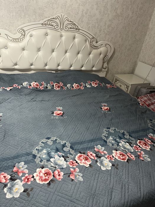 Продам спальный гарнитур с матрасом