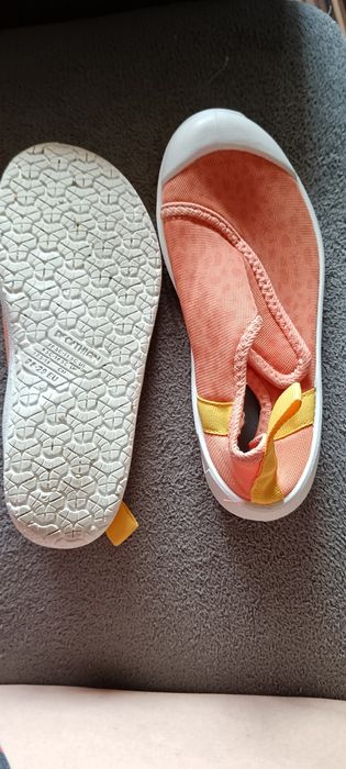 Vând papuci apa folosiți o singura data