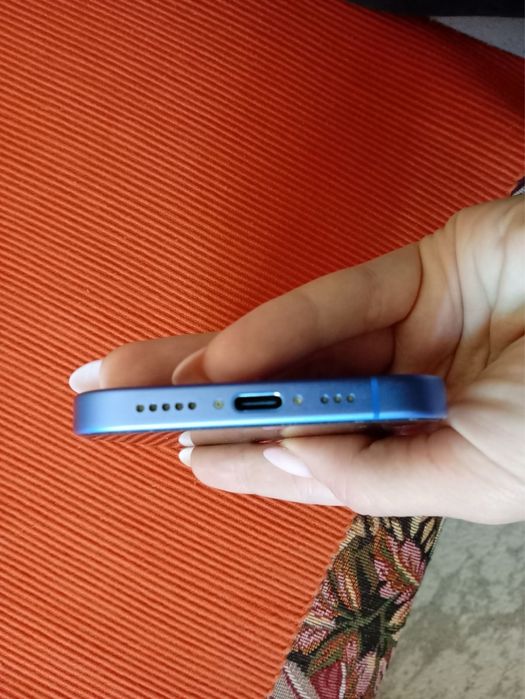 Продавам iphone 16