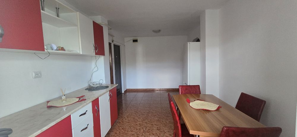 Închiriez apartament 3 camere decomandate, 75 mp – Zonă liniștită, aproape de școli și parc