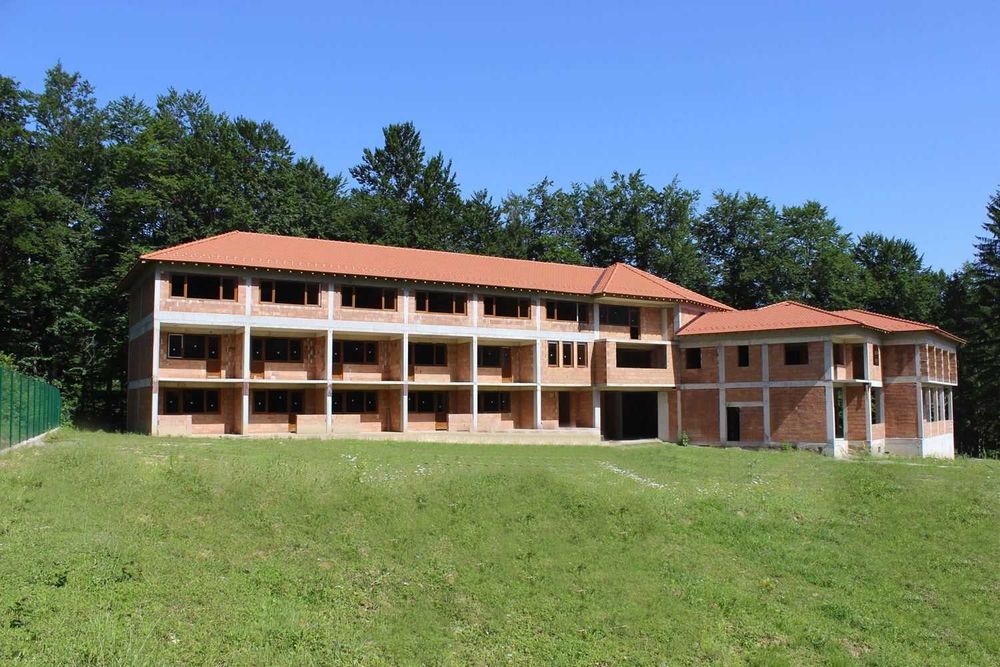 Продава се Хотел в Севлиево - 1674 кв.м за 144 €/кв.м - Снимка #21