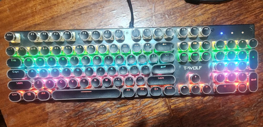 Механическая клавиатура T-WOLF T70 RGB, отличное состояние