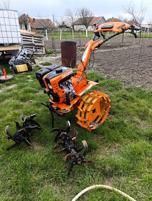 Vând motocultor puternic de 9.5 CP