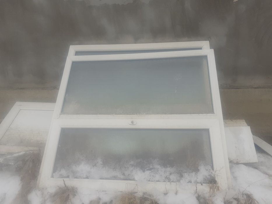 Б/у пластиковые двери окно