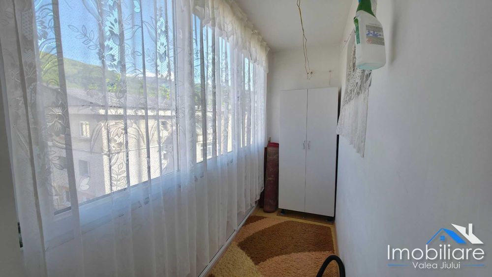 Apartament 3 camere - Lupeni (Barbateni) | 2 balcoane