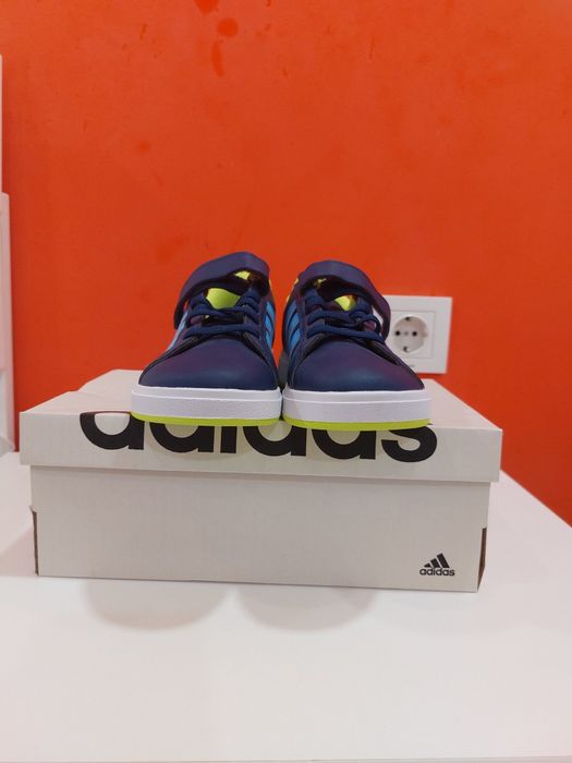 Нови детски маратонки Адидас