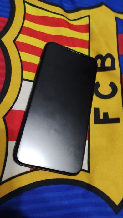 iPhone 11pro LLA 256 gb karapka dakument bor ochil magan