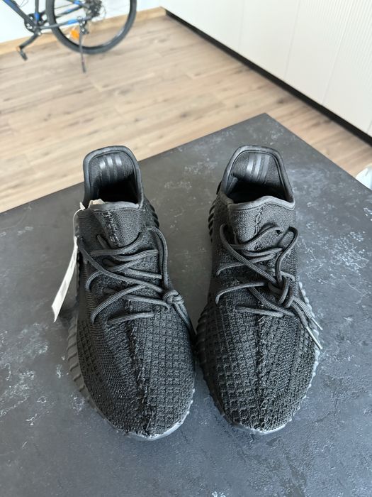 Adidasi yeezy 350 negri black