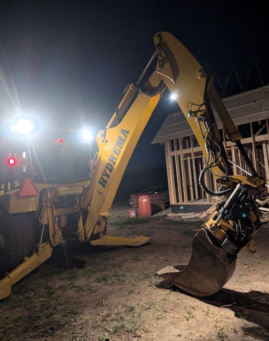 Ofer servicii cu buldoexcavator, săpături, amenajări, demolări