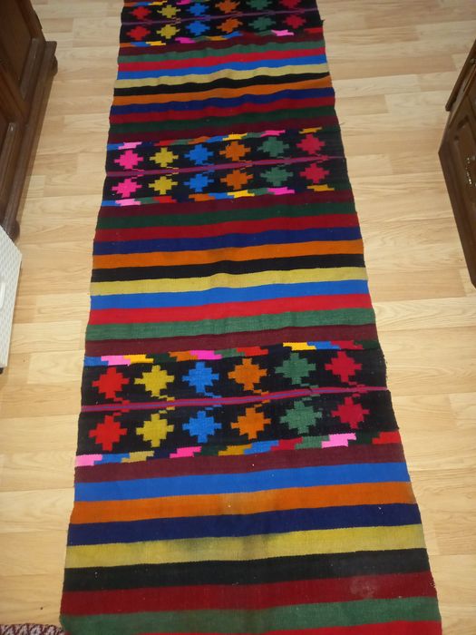 Vând covoare tradiționale.vechi urgent bune