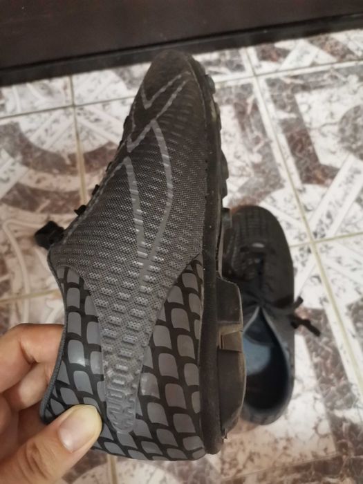 Бутонки за момче