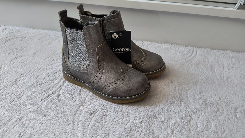 Боти за момиче George 26 номер НОВИ